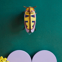 Lade das Bild in den Galerie-Viewer, Studio Roof &#39;&#39;Mango Flower Beetle&#39;&#39; Wanddekoration

